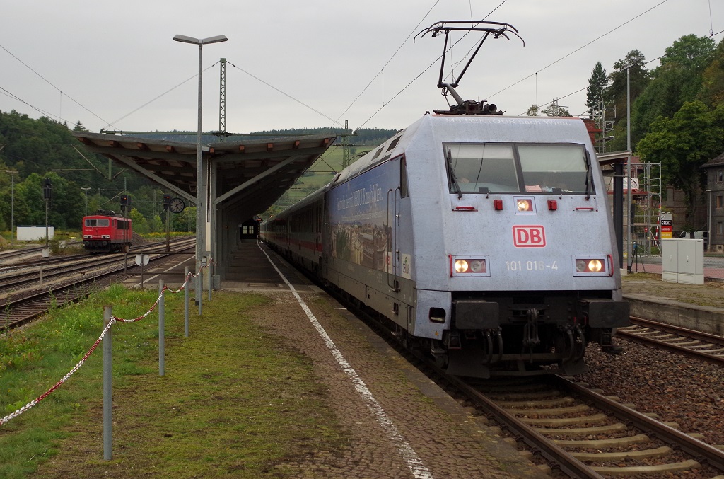 101 016 mit IC 2207 am 20.09.2013 in Probstzella gen Kronach. 