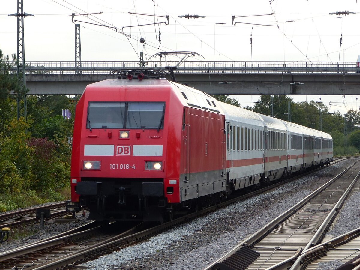 101 016 mit IC-Sprinter Köln - Hamburg in Brock=Ostbevern, 30.09.2021