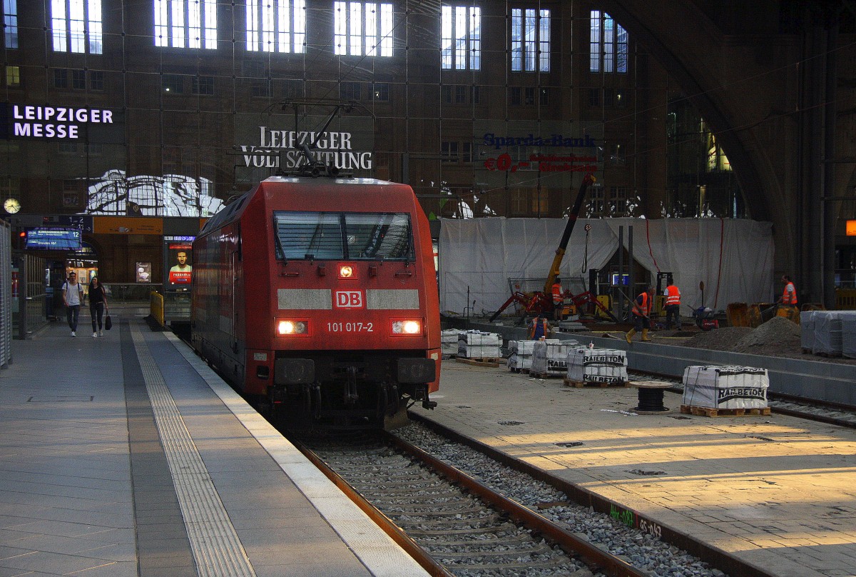 101 017-2  Graubünden natürliCH  rangiert in Leipzig-Hbf.
Aufgenommen im Leipziger-Hbf in der Abendsonne am Abend vom 15.7.2015.