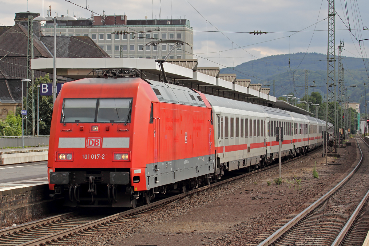 101 017-2 mit IC 2012 nach Hannover Hbf. in Koblenz 27.7.2016