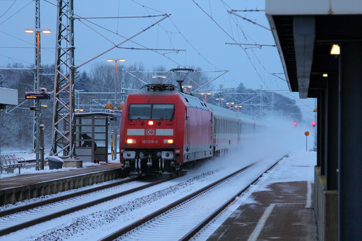 101 018-0 DB in Hochstadt/ Marktzeuln am 03.01.2016.