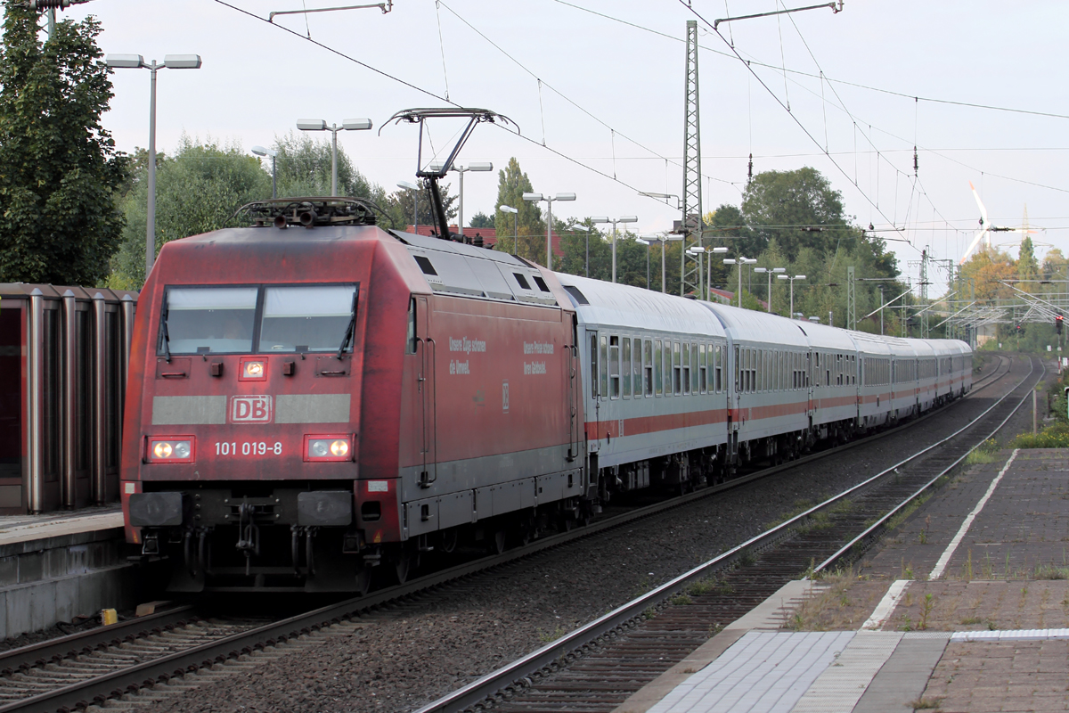 101 019-8 mit IC 130 nach Koblenz Hbf. bei der Einfahrt in Recklinghausen 14.9.2014