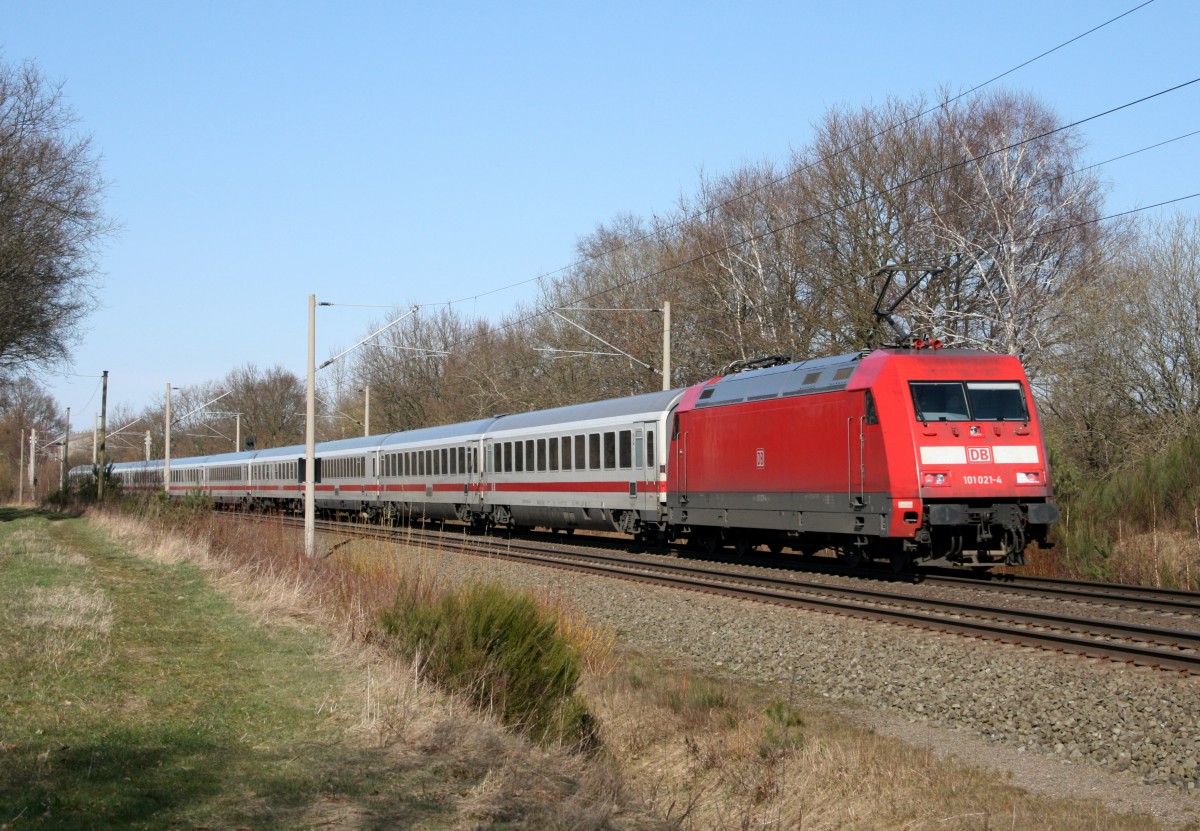 101 021 mit IC 2226 (Frankfurt [Main] Hbf–Kln–Kiel Hbf) am 06.04.2015 in Klecken