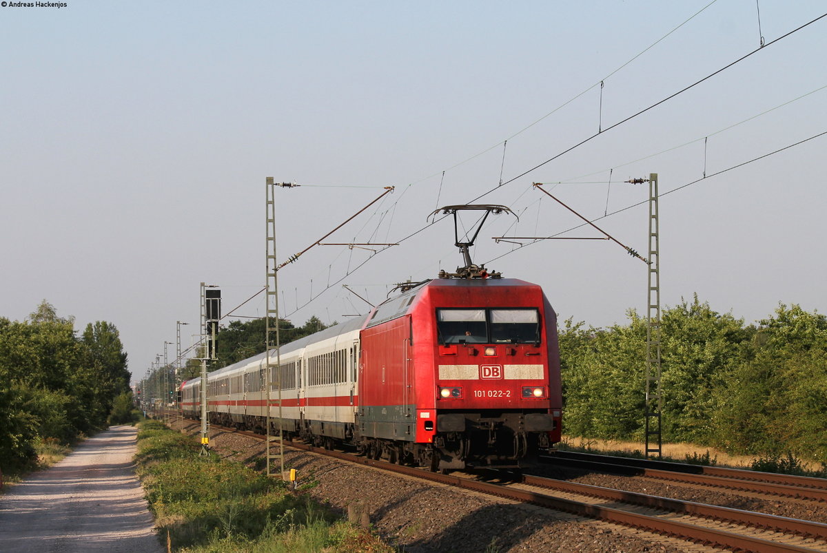 101 022-2 und 101 093-3 mit dem IC 2903 (Berlin Ostbahnhof-Basel SBB) bei Forchheim 30.6.19
