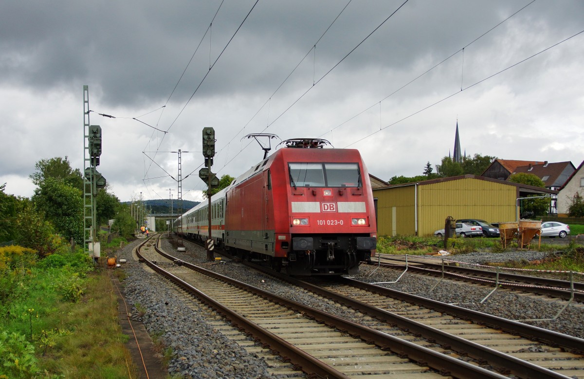 101 023-0 als IC 2252 nach Wiesbaden abgelichtet am 23.09.15 im Bhf.Haunetal
