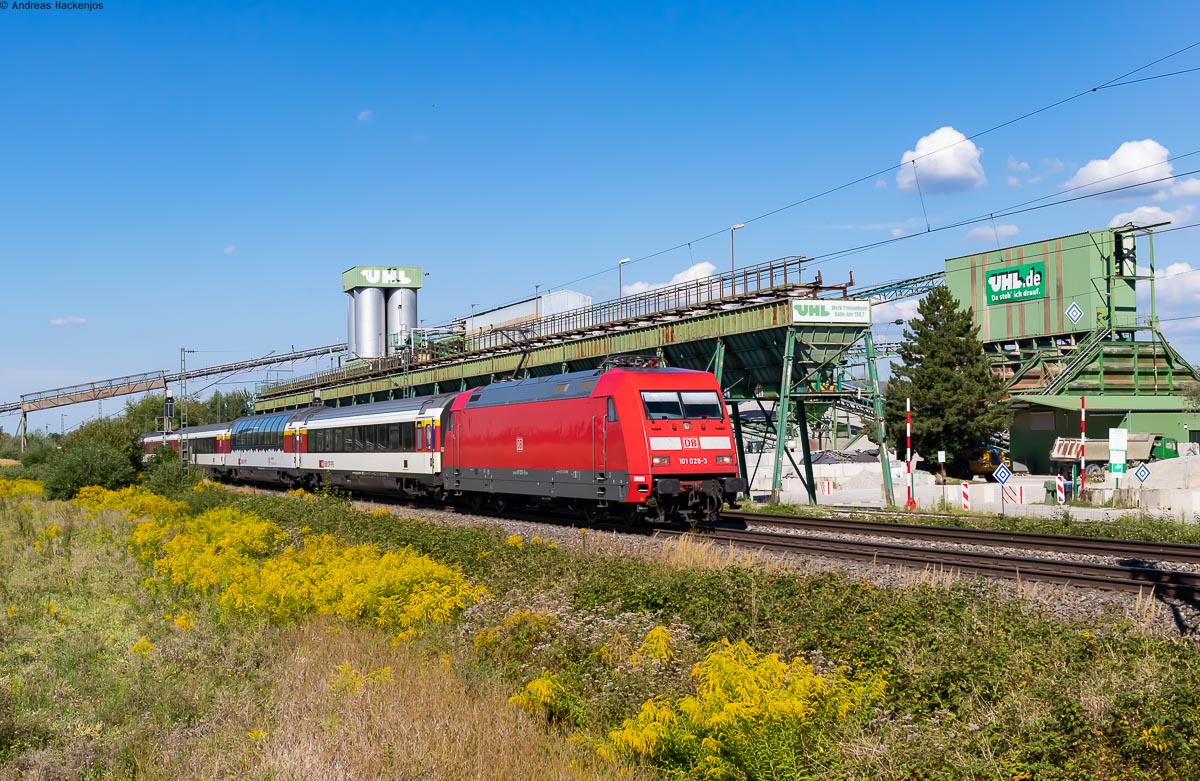 101 026-3 mit dem EC 9 (Hamburg Altona - Basel SBB) bei Friesenheim 25.8.22.
