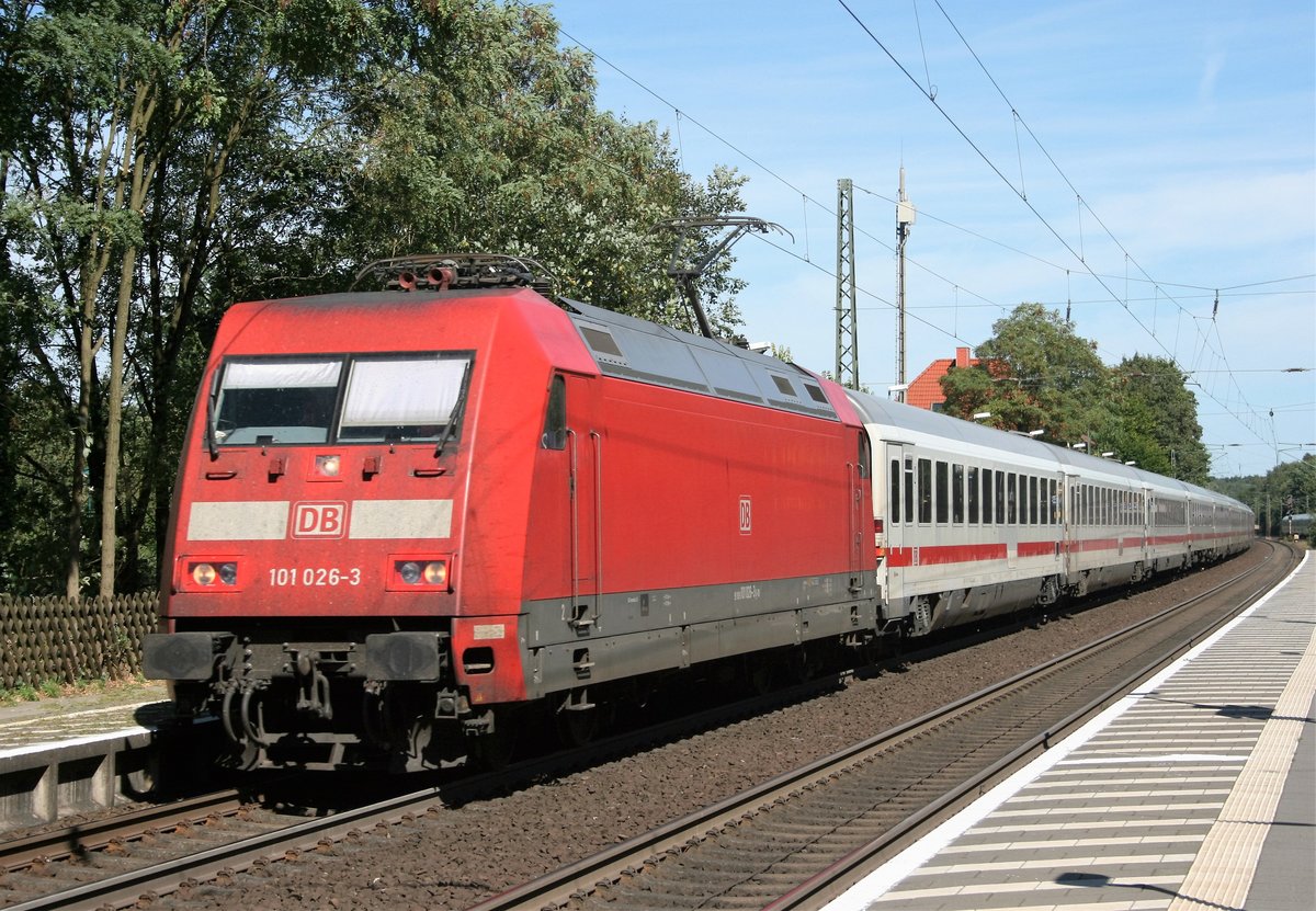 101 026 mit IC 2229 (Kiel Hbf–Kln–Nrnberg Hbf) am 31.08.2016 in Sprtze
