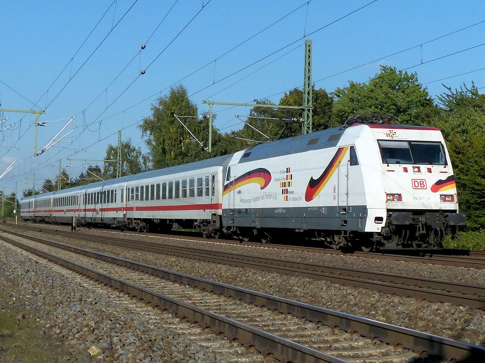101 027-1  Deutsche Einheit  am 30.09.2015 um 16:30 Uhr -- Standort Porta Westfalica
Seitliche Aufschriften:
25 Jahre Deutsche Einheit Hessen 2. -4. Oktober 2015
Gemeinsam zur Einheit nach Frankfurt a.M
