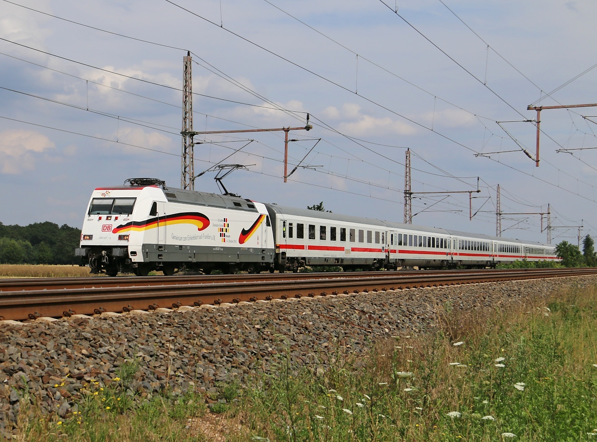 101 027-1 mit IC aus Richtung Hannover Hbf kommend. Aufgenommen in Dedensen-Gümmer am 24.07.2015.