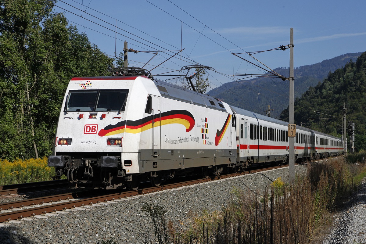 101 027 mit IC719 bei Mixnitz am 27.08.2015.