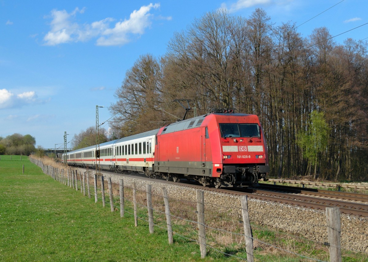 101 028 mit einem EC nach Graz am 03.04.2011 bei Vogl.