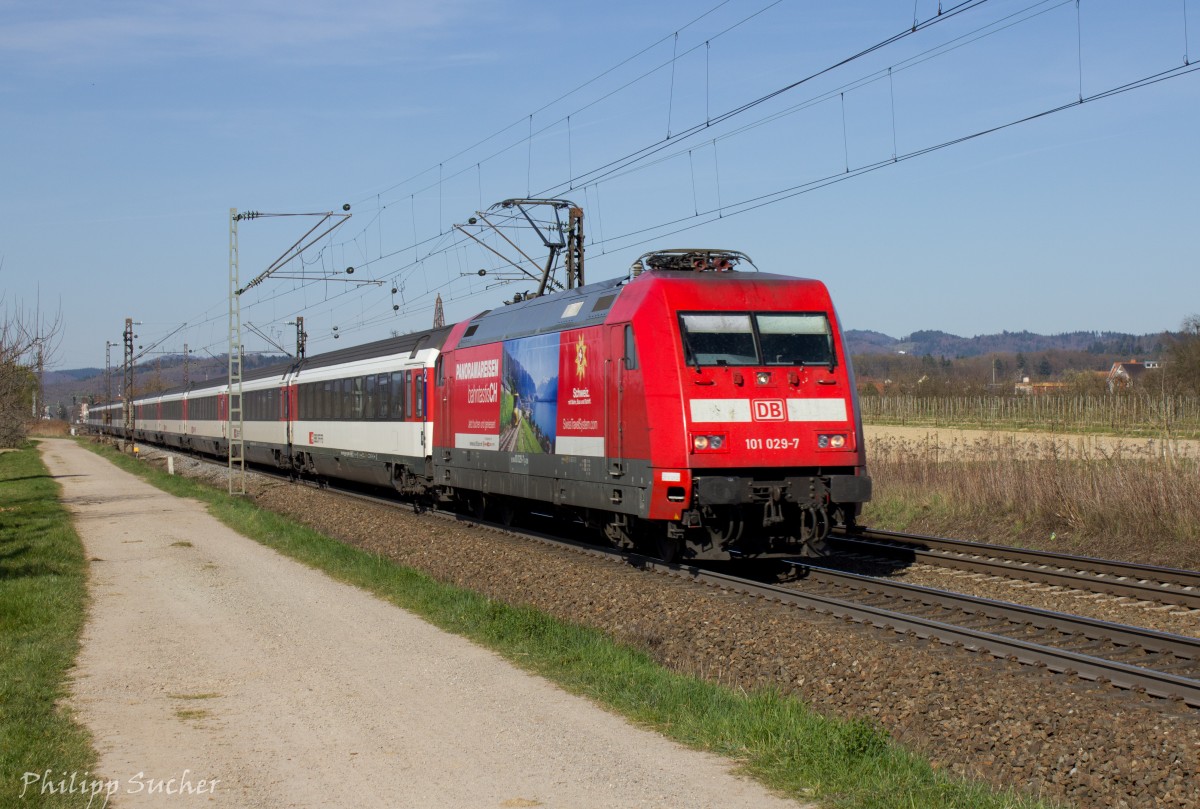 101 029-7  Panoramareisen  mit dem EC 9 (Hamburg=Altona - Chur) am 20.03.2014 bei Denzlingen