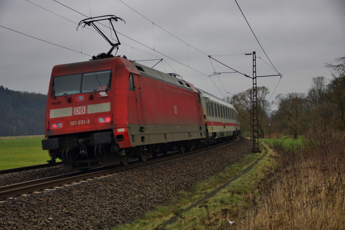 101 031-3 schiebt den IC 2159 nach Leipzig gesehen am 28.01.15 bei Hermannspiegel.