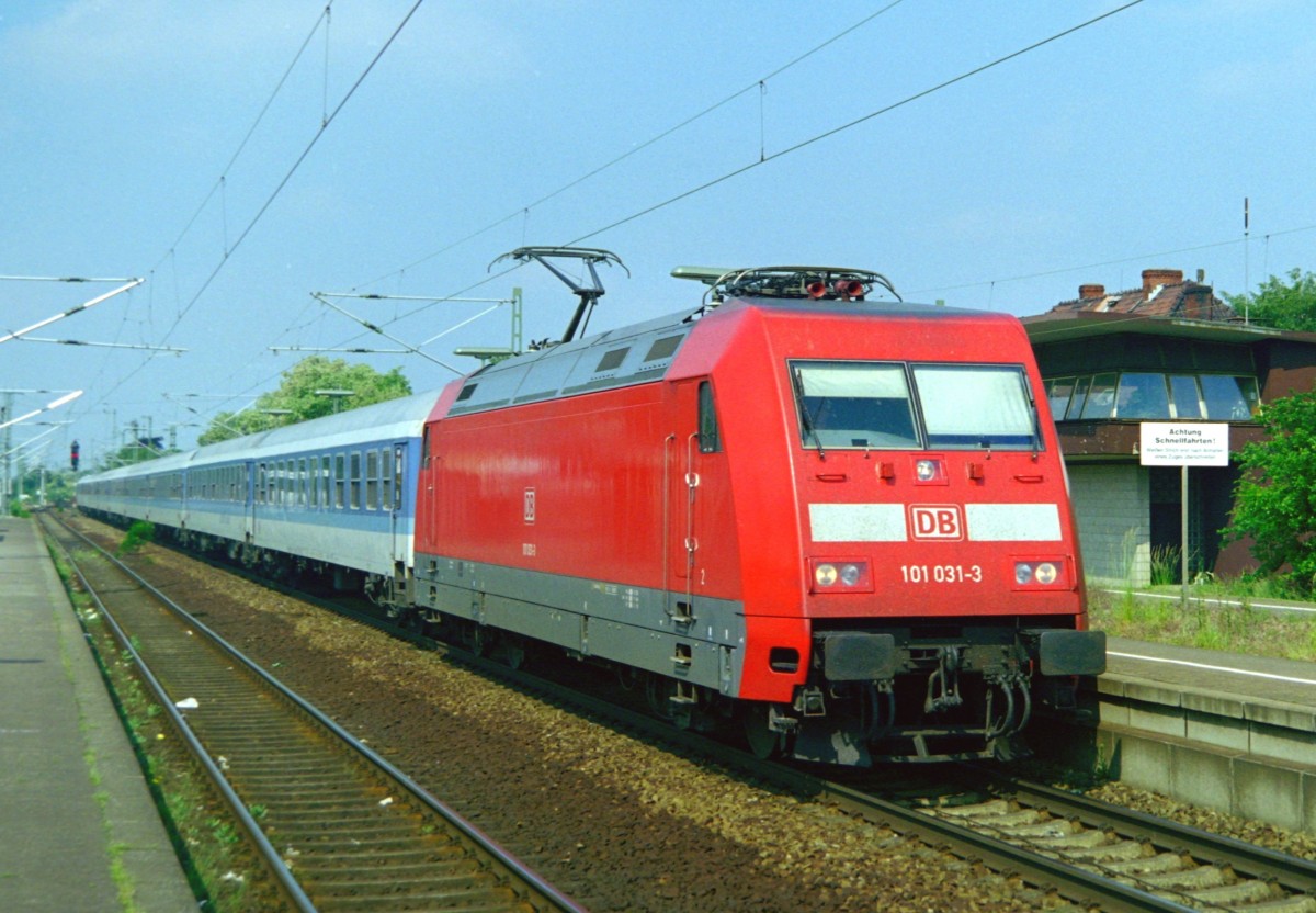 101 031 mit IR 2575 (Hamburg–Konstanz) am 01.06.1999 in Langenhagen Pferdemarkt