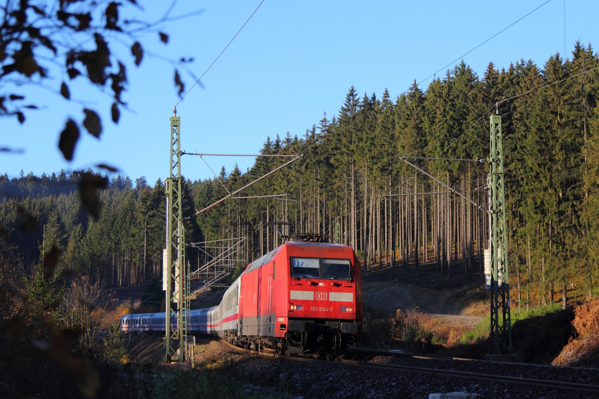 101 034-7 DB bei Steinbach im Frankenwald am 03.11.2015.