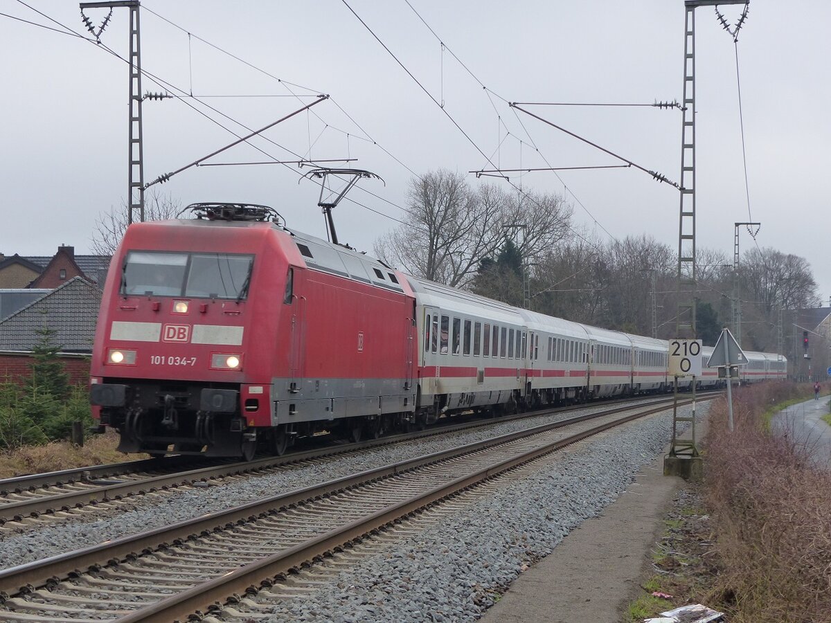 101 034 mit IC Berlin - Amsterdam in Rheine, 08.01.2022