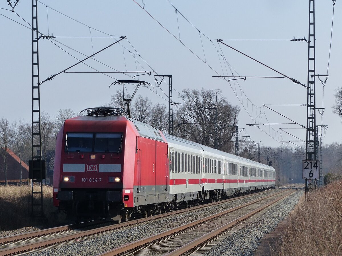 101 034 mit IC Berlin - Amsterdam bei Salzbergen, 05.03.2022
