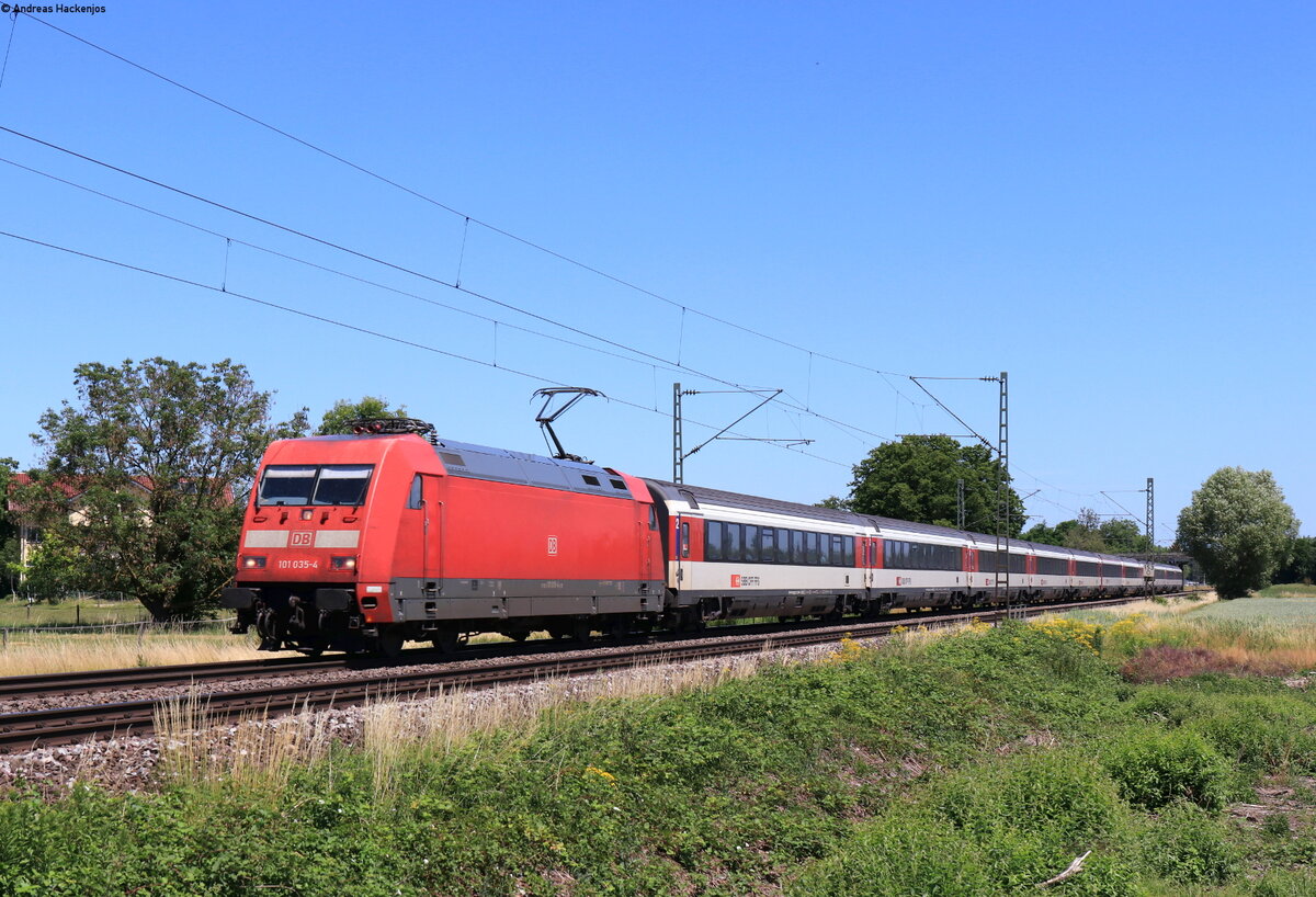 101 035-4 mit dem EC 7 (Hamburg Altona - Interlaken Ost) bei Niederschopfheim 10.6.22