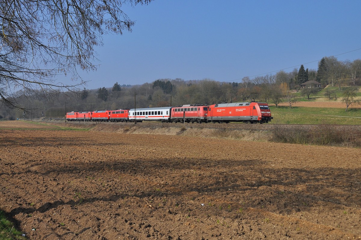 101 036 führte heute den PBZ 2461 nach München-Pasing.Aufgenommen auf der KBS 750 bei Ebersbach an der Fils am 8.3.2014.