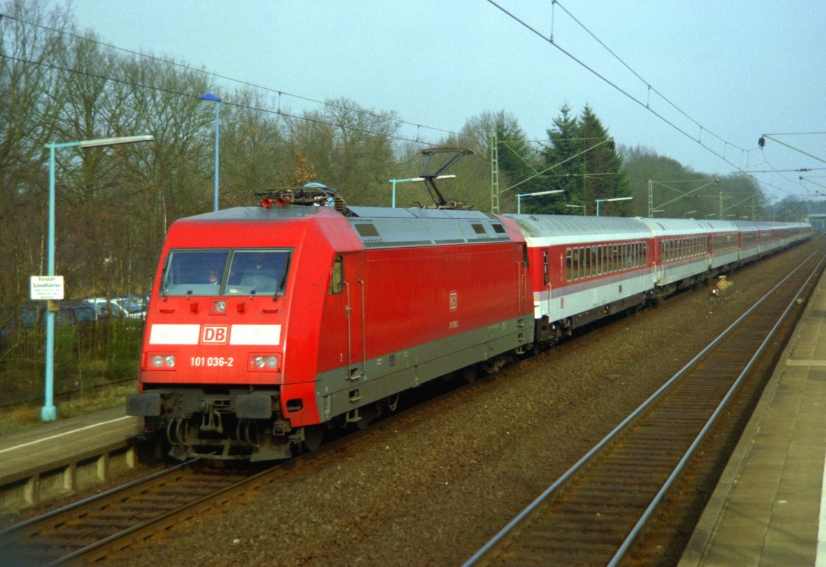 101 036 mit IC 507  Kaiserstuhl  (Hamburg–Kln–Basel) am 17.03.1999 in Lauenbrck