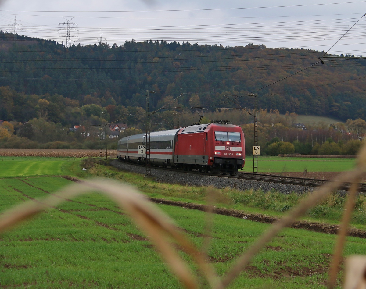 101 037-0 mit IC-Metropolitain Garnitur in Fahrtrichtung Süden. Aufgenommen am 26.10.2014 zwischen Mecklar und Ludwigsau-Friedlos.