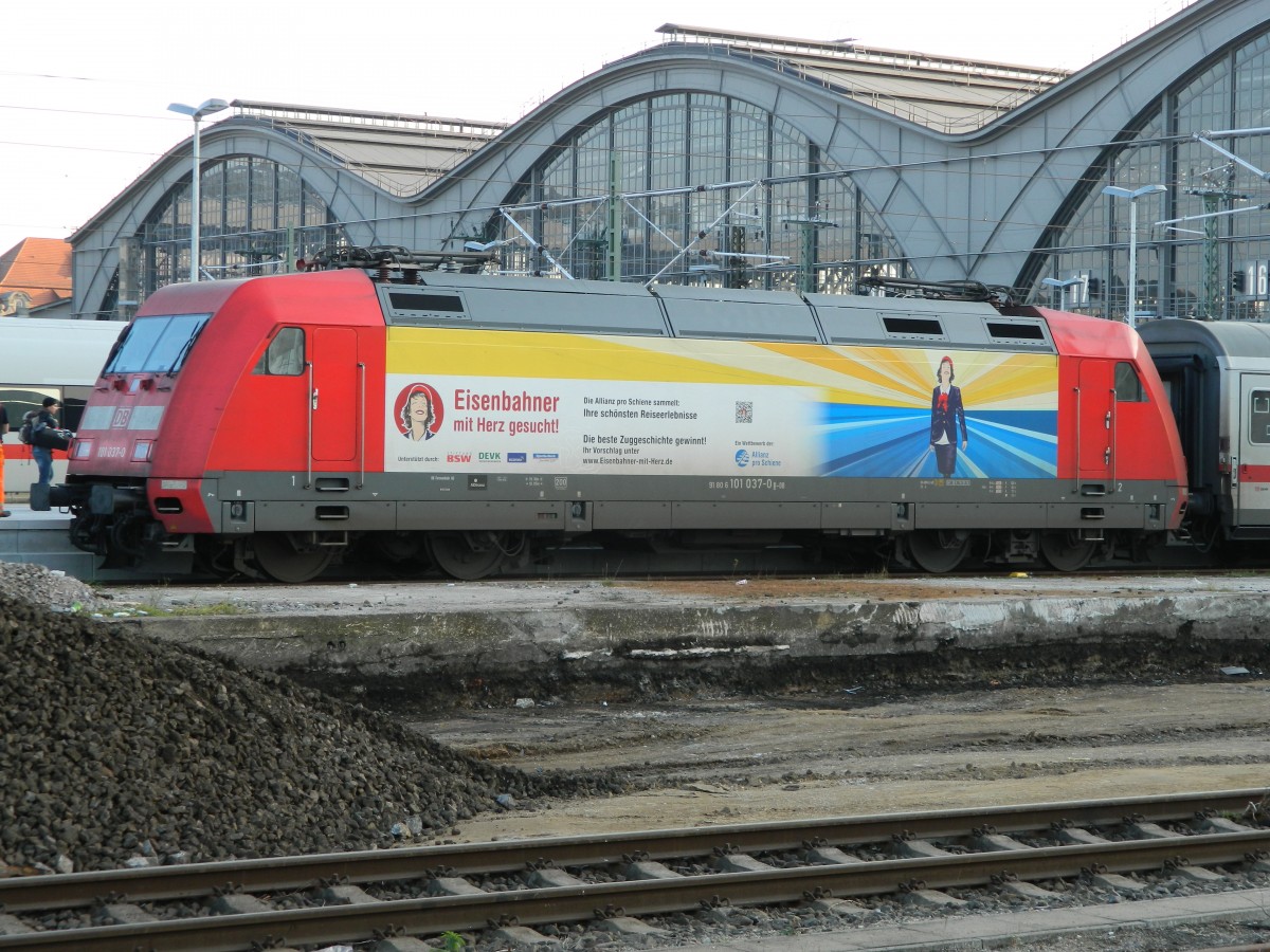 101 037 kam am 15.11.2014 mit dem IC 2159 aus Wiesbaden nach Leipzig-Hbf. 