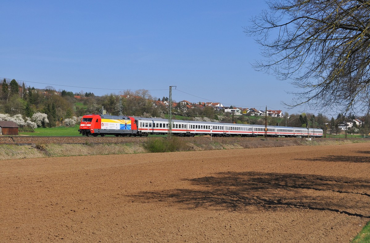 101 037 mit Eigenwerbung``Eisenbahner mit Herz gesucht``fährt mit dem IC 1271 aus Innsbruck Richtung Stuttgart.Aufgenommen bei Ebersbach an der Fils am 29.3.2014.