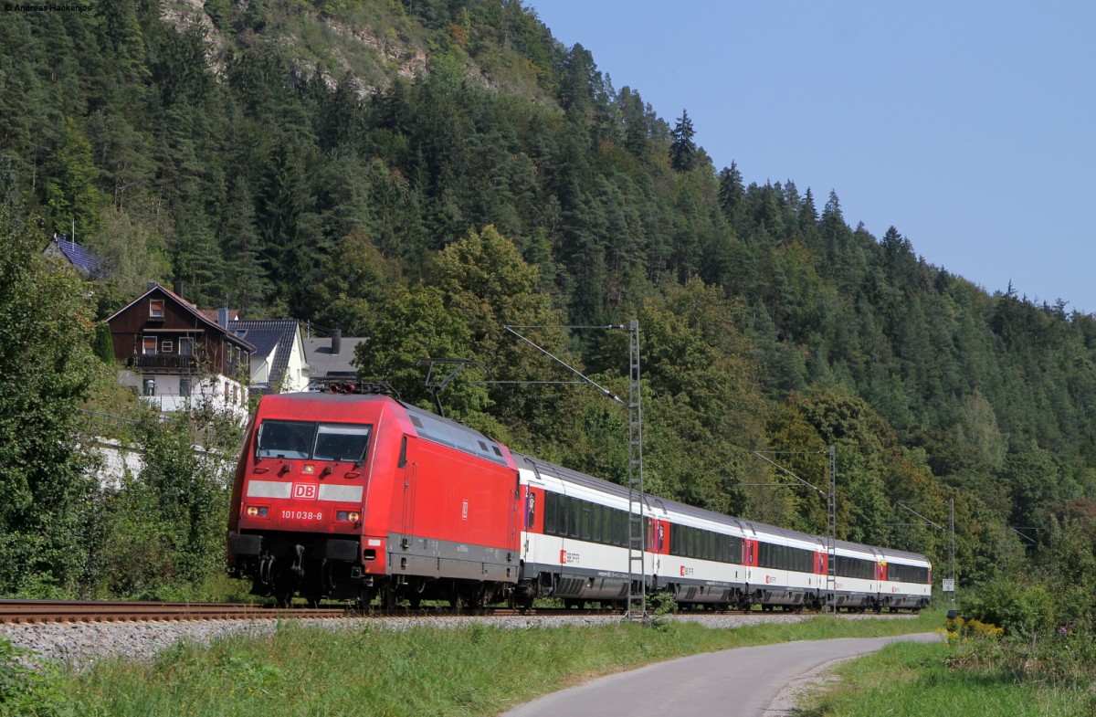 101 038-8 mit dem IC 185 (Stuttgart Hbf-Zürich) bei Aistaig 8.9.14