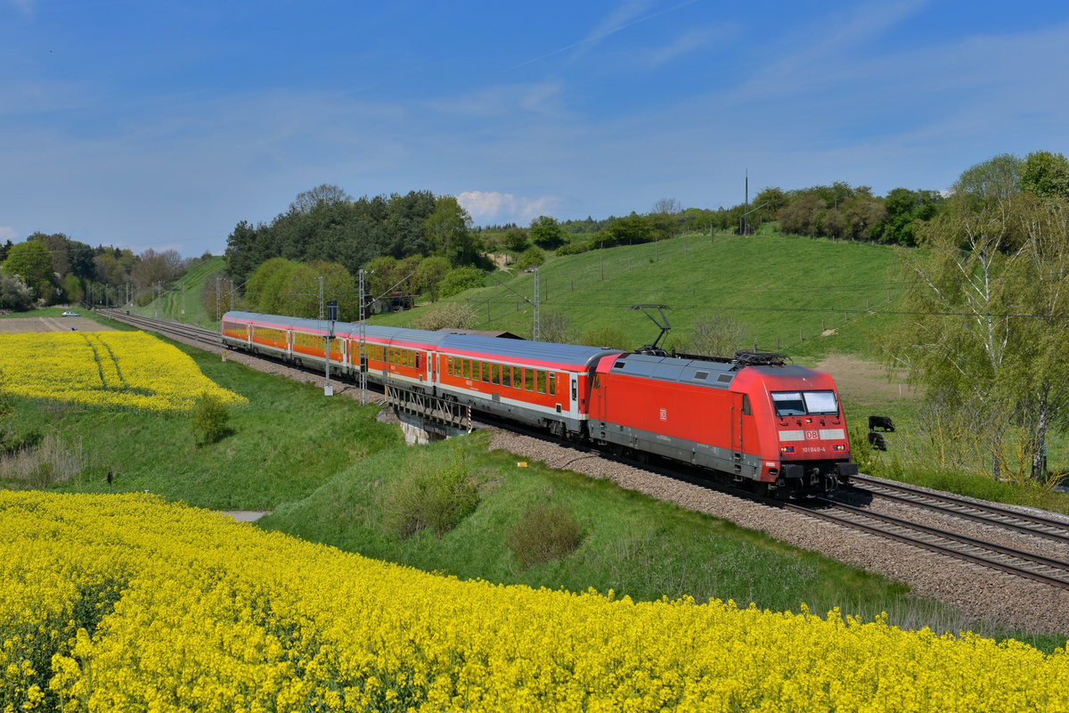 101 040 mit einem RE am 30.04.2016 bei Fahlenbach. 