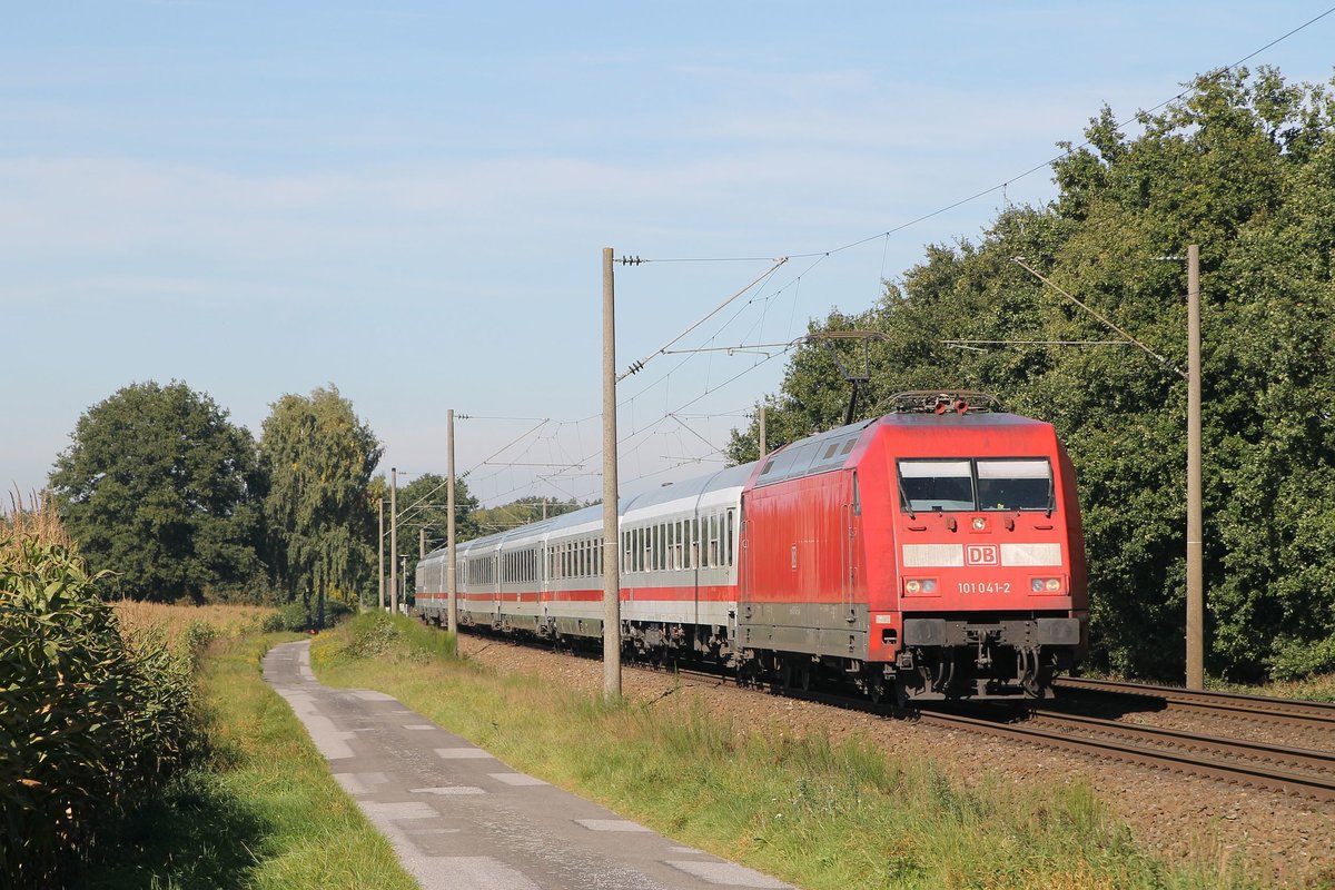 101 041-2 (Baujahr: 1996) mit IC 2203 Norddeich Mole-Köln Hauptbahnhof bei Leschede am 2-10-2015.