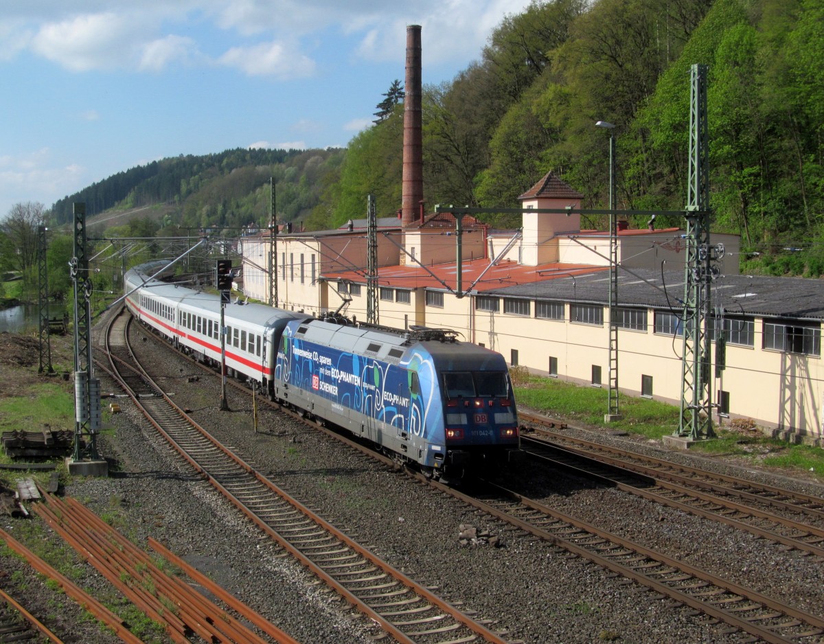101 042-0  ECO2PHANT  zieht am 20. April 2014 den IC 2208 durch Kronach in Richtung Saalfeld.