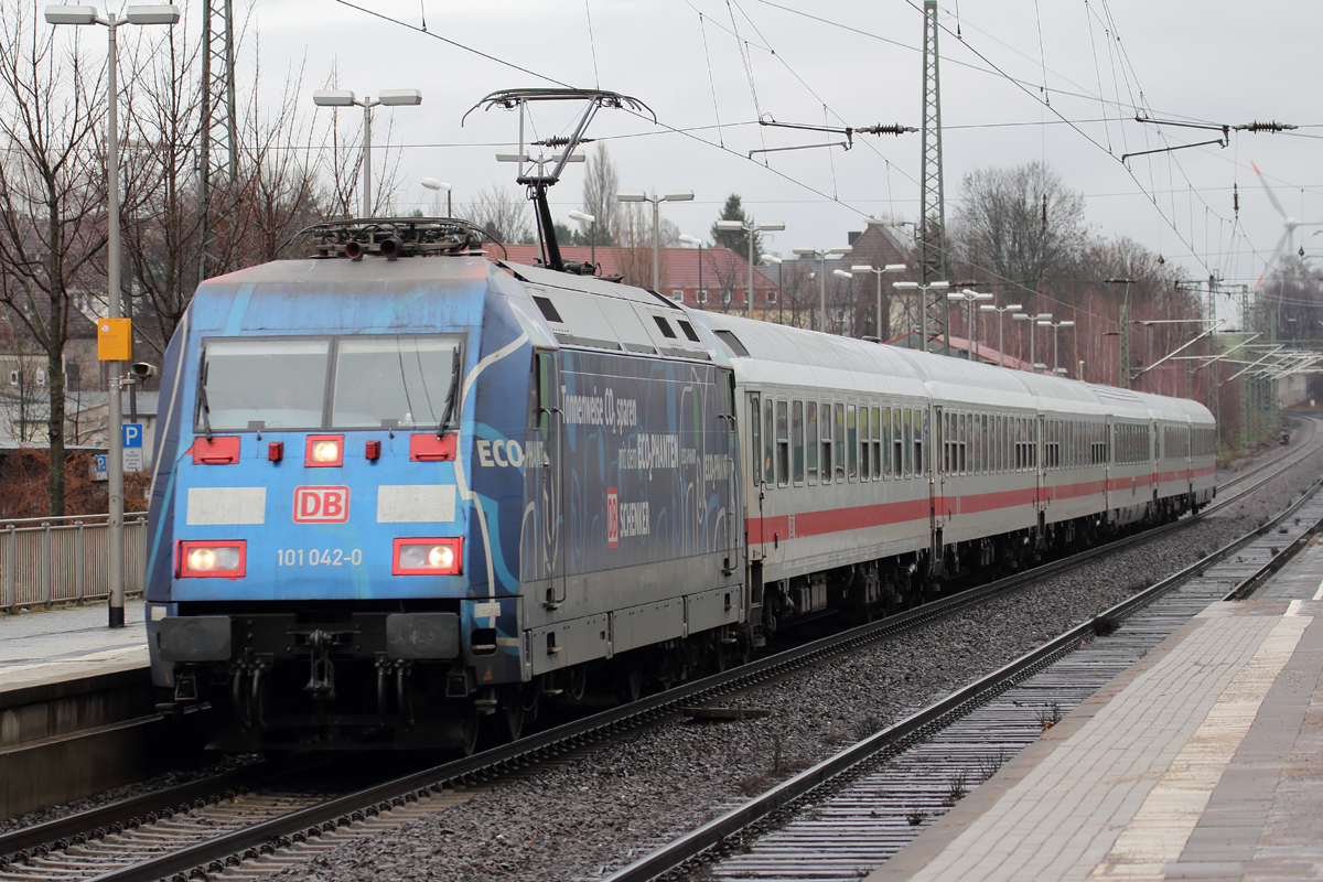 101 042-0 mit IC 1936 nach Köln Hbf. bei der Einfahrt in Recklinghausen 28.12.2013