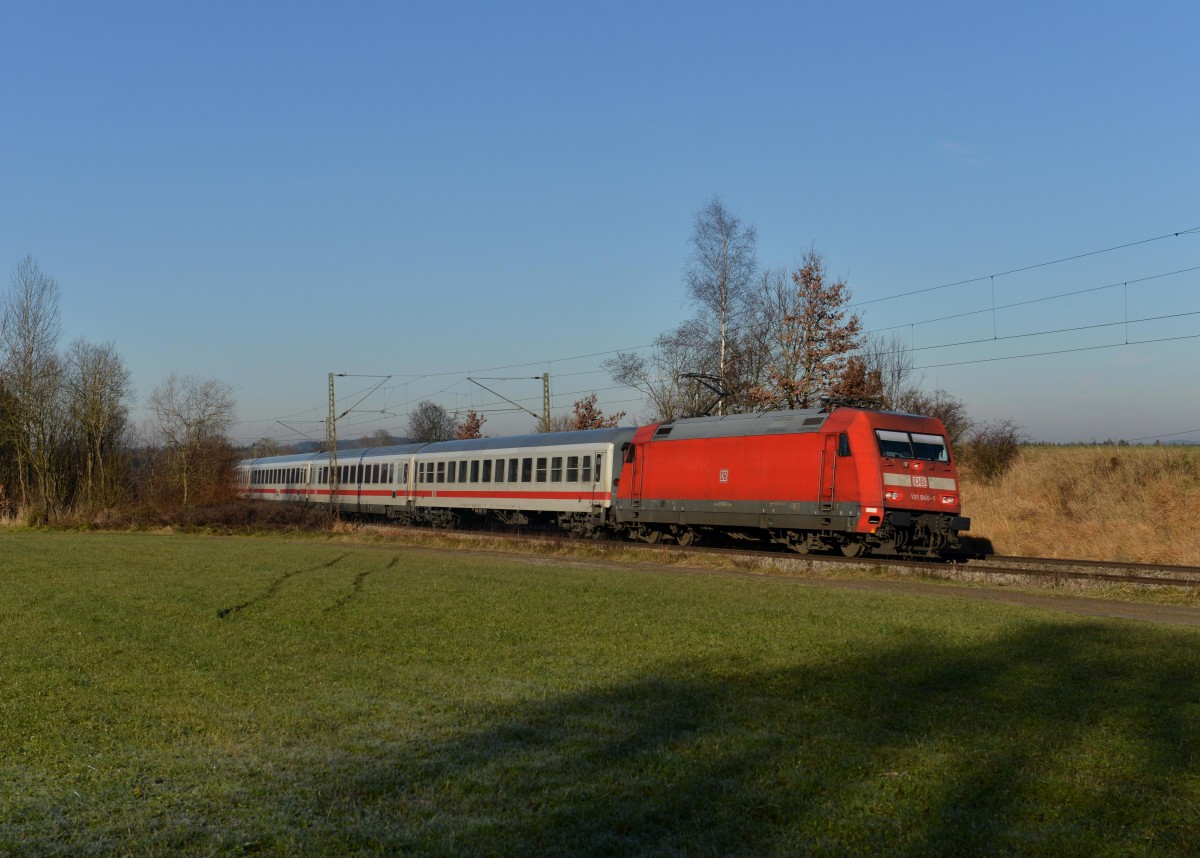 101 046 mit einem EC nach Graz am 14.12.2013 bei Ostermnchen.