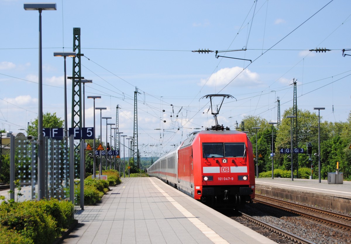 101 047-9 fuhr am 25.05.2013 mit einem IC in den Bochumer HBF ein.