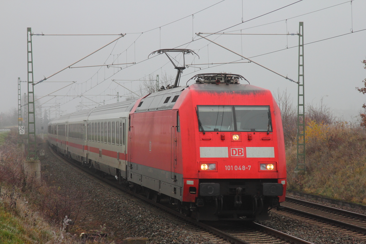 101 048-7 DB bei Bad Staffelstein am 27.11.2015.