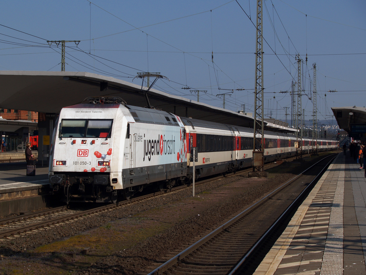 101 050 mit EC 7 Hamburg Altona-Zürich HBf in Koblenz HBf, 28-3-2015