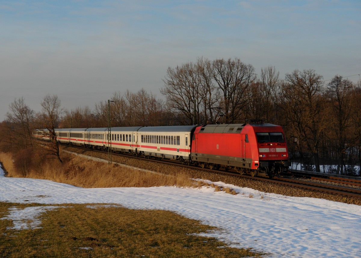 101 050 mit einem EC nach Graz am 21.02.2012 bei Hilperting.