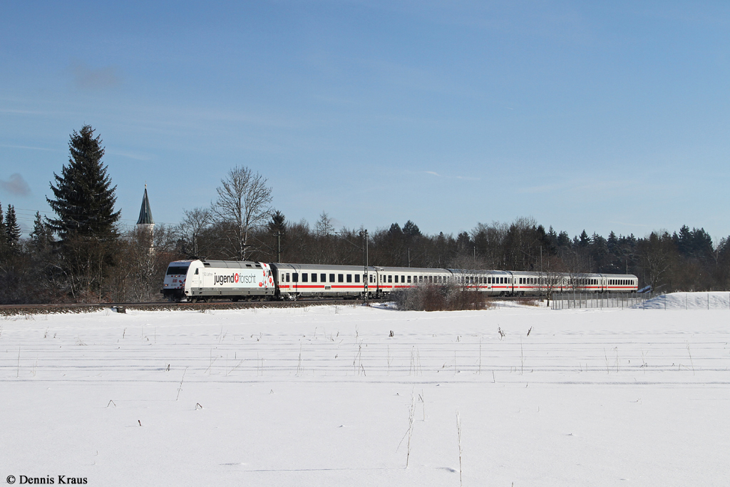 101 050 mit IC 2082 am 03.02.2015 bei Eglharting.