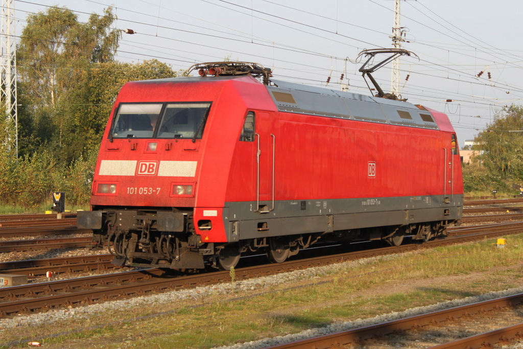 101 053-7 beim Rangieren im Rostocker Hbf.30.09.2017