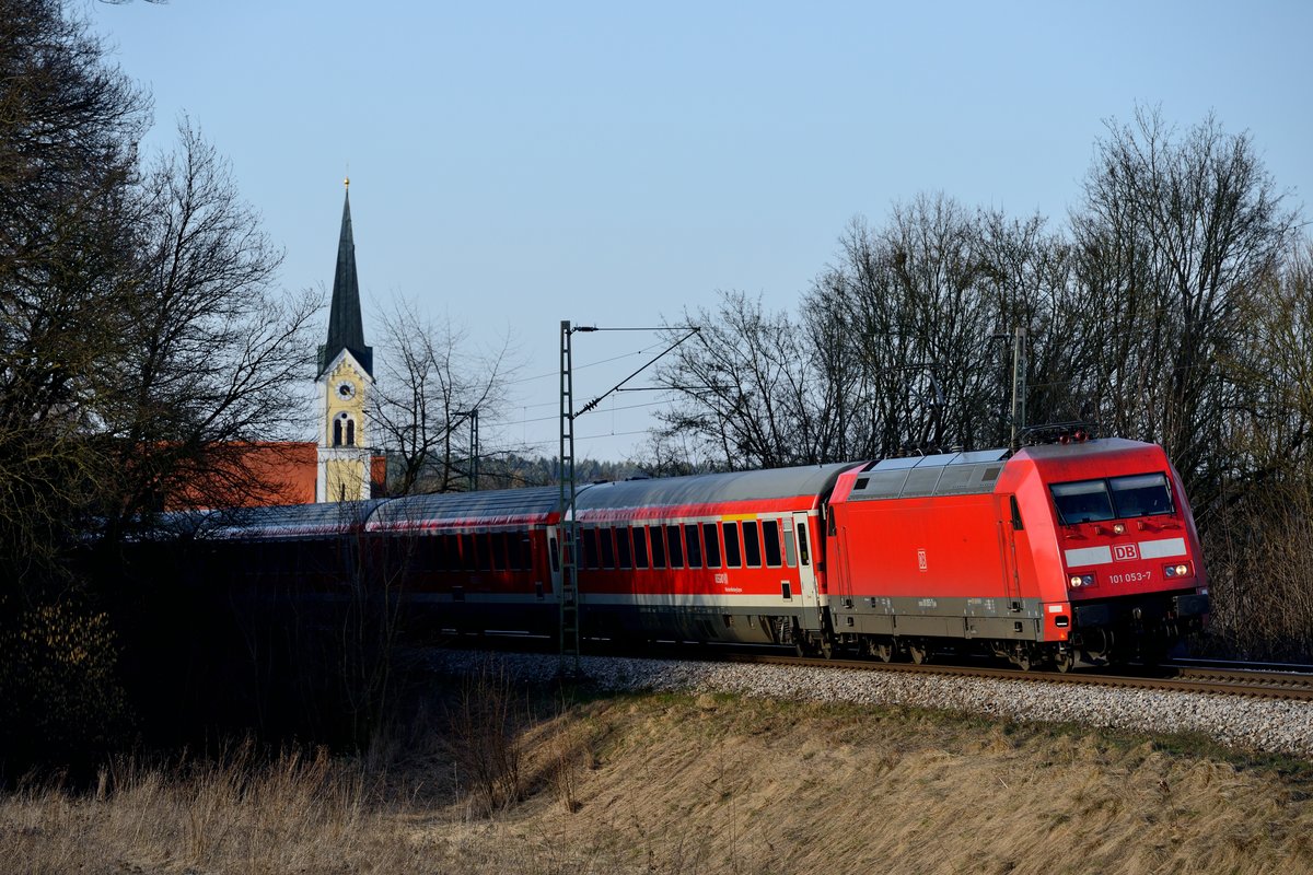 101 053 mit einem MüNüEx bei Fahlenbach (18. März 2015).