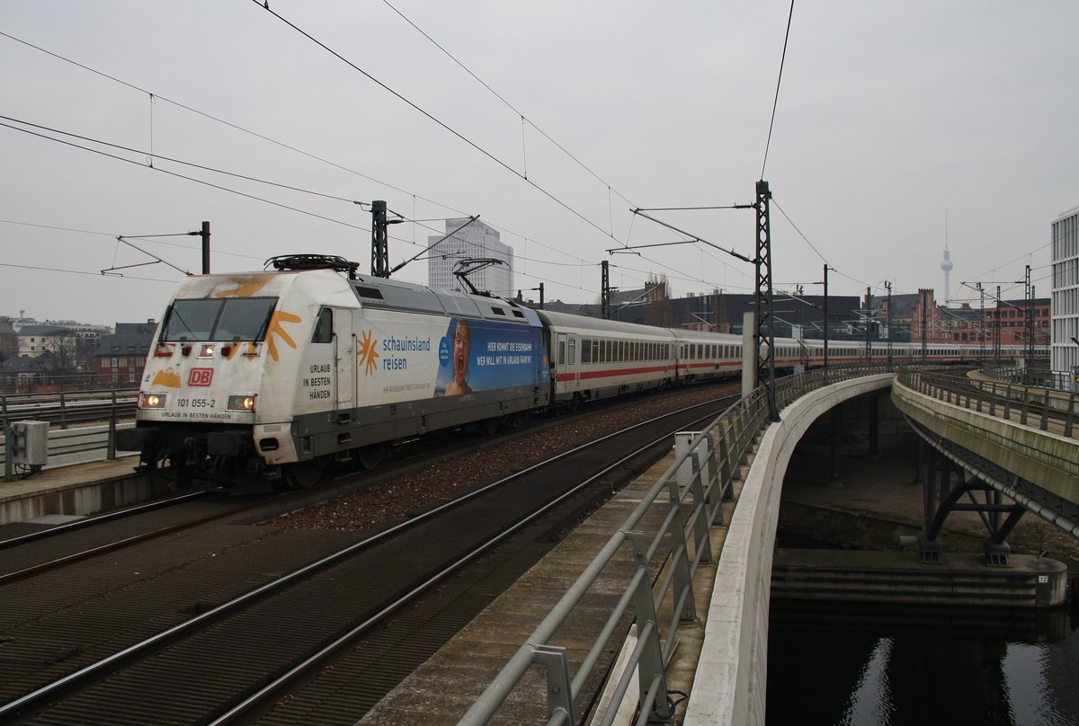 101 055-2 erreicht am 12.2.2017 mit dem IC2011 von Berlin Ostbahnhof nach Stuttgart Hauptbahnhof den Berliner Hauptbahnhof.