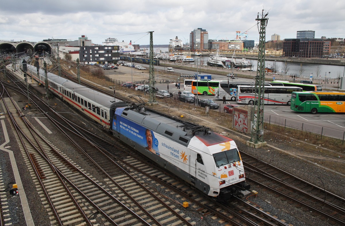 101 055-2 macht sich am 20.3.2016 mit dem IC2229 von Kiel Hauptbahnhof nach Passau Hauptbahnhof auf den Weg. Bis zum Zielort liegen noch mehr als 12 Stunden Fahrt vor ihm.