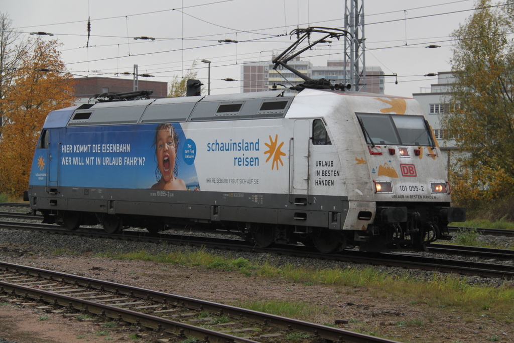 101 055-2 stand  am Mittag des 28.10.2016 zur Freude des Fotografen  im Rostocker Hbf.
