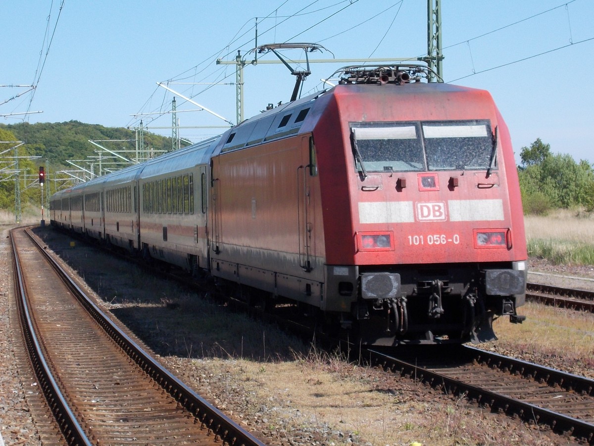 101 056 hatte,mit dem IC 2212 Koblenz-Binz,am 15.Mai 2014,Durchfahrt durch Lietzow.