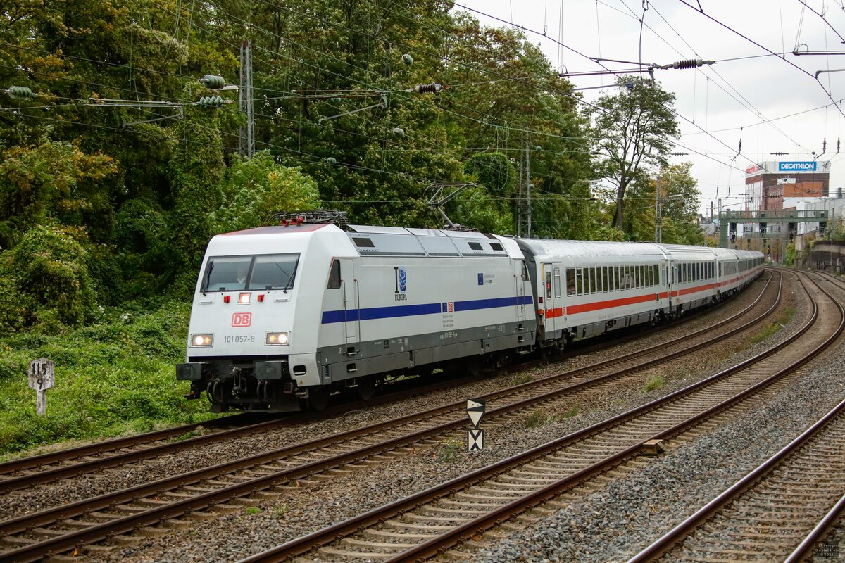 101 057-8 DB  Europa  mit IC2311 in Wuppertal, am 22.10.2021.
