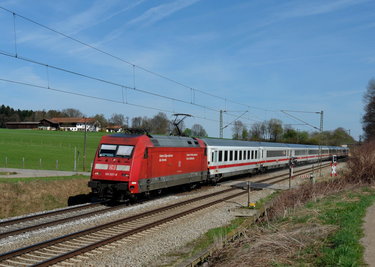 101 057 mit einem EC nach Graz am 03.04.2011 bei Vogl.