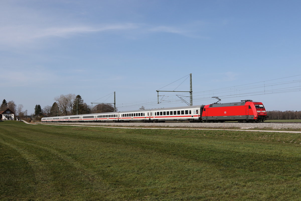 101 059 am 1. April 2021 bei Übersee am Chiemsee.