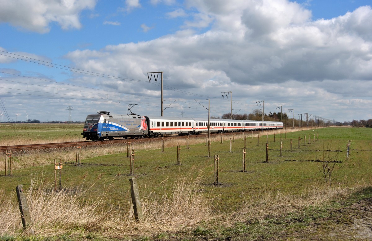 101 060-2 fuhr am 04.04.2015 mit dem IC 2432 von Leipzig nach Emden, hier bei Petkum.