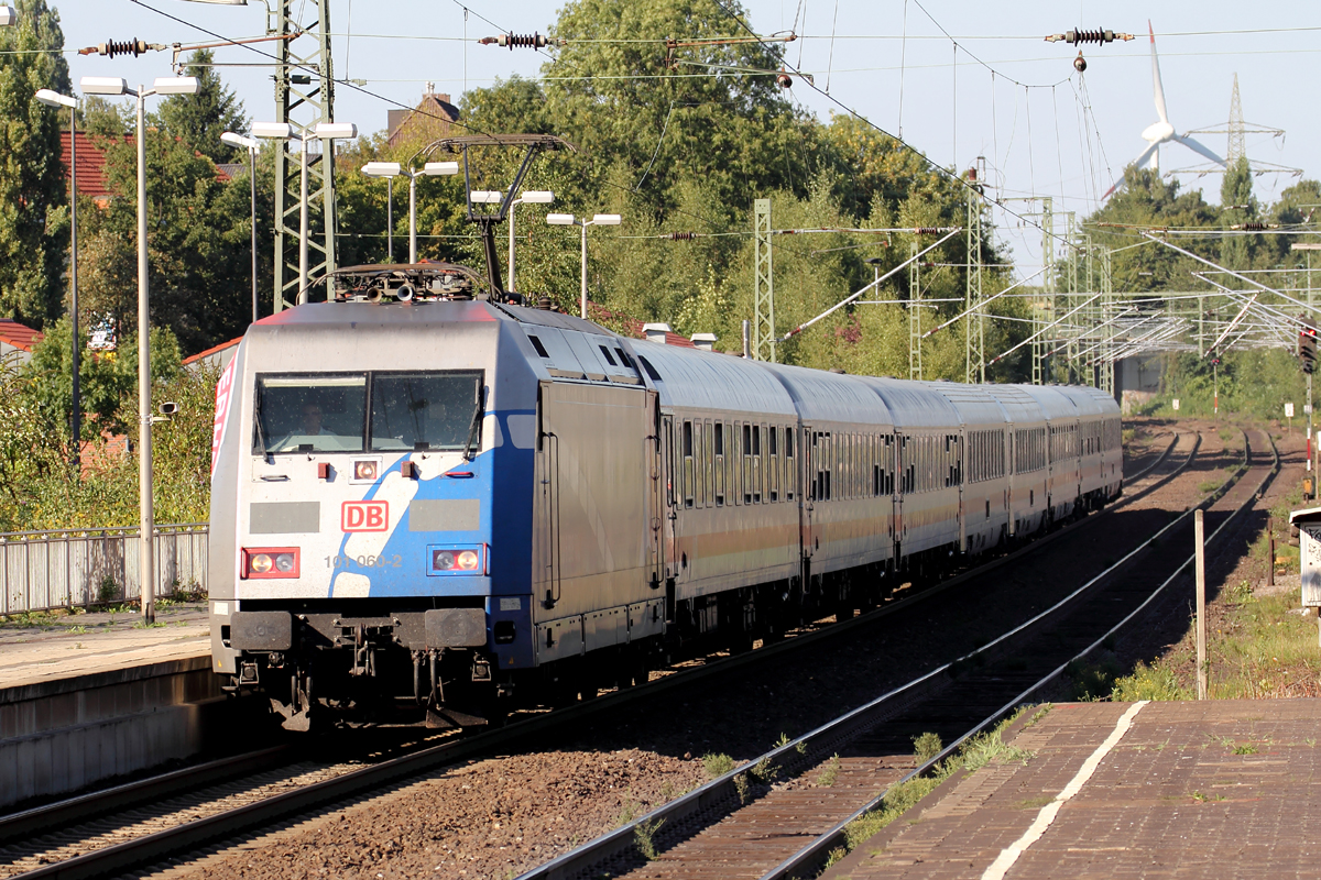 101 060-2 mit IC 130 nach Koblenz Hbf. bei der Einfahrt in Recklinghausen 5.9.2013