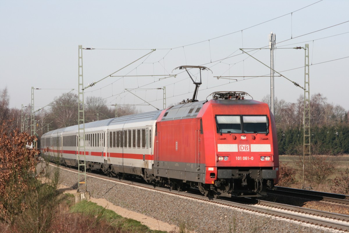101 061 mit IC 2371 (Hamburg-Altona–Karlsruhe Hbf) am 24.02.2014 zwischen Bienenbttel und Bad Bevensen